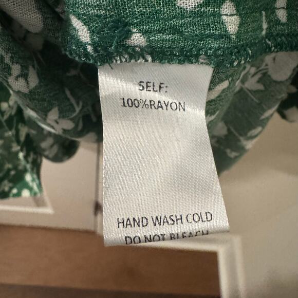 Easel Mini Dress Short Sleeve Green and White Floral Size Small Boho Flowy - Picture 4 of 8